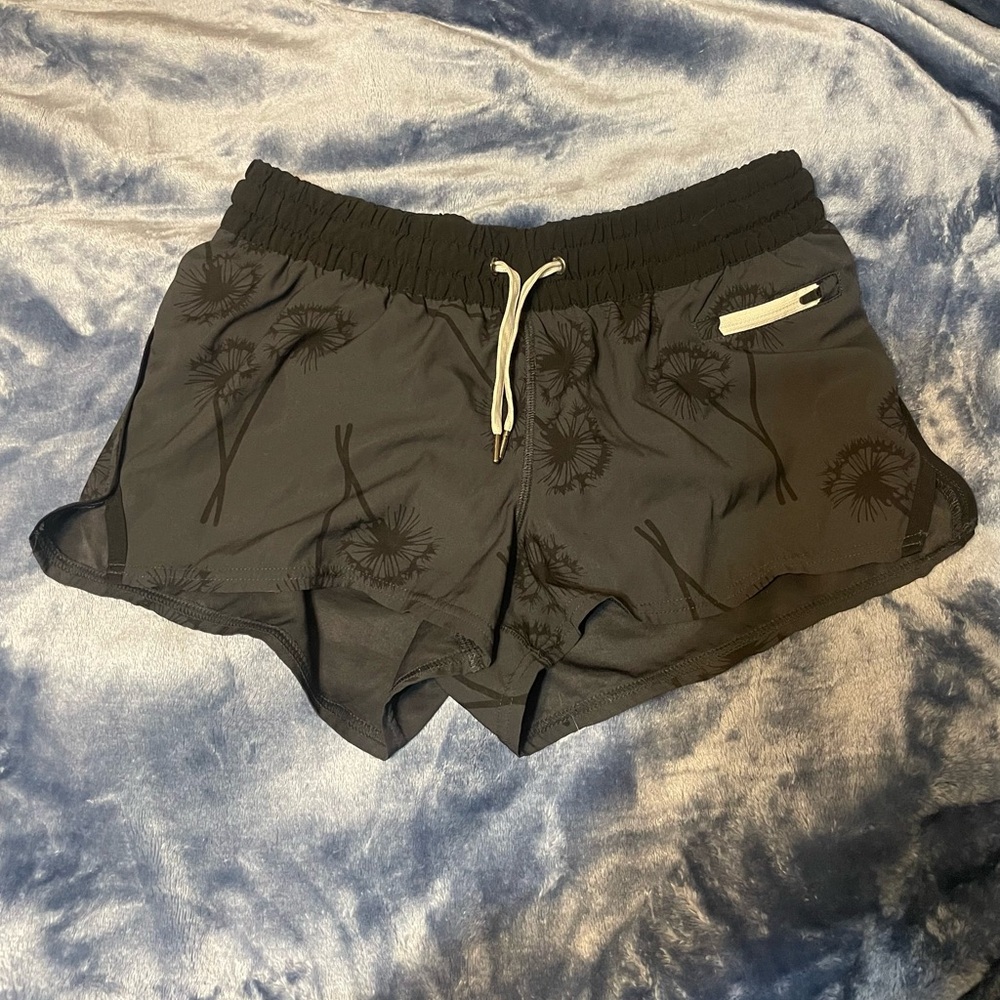Vuori Original Clementine Dandelion Shorts